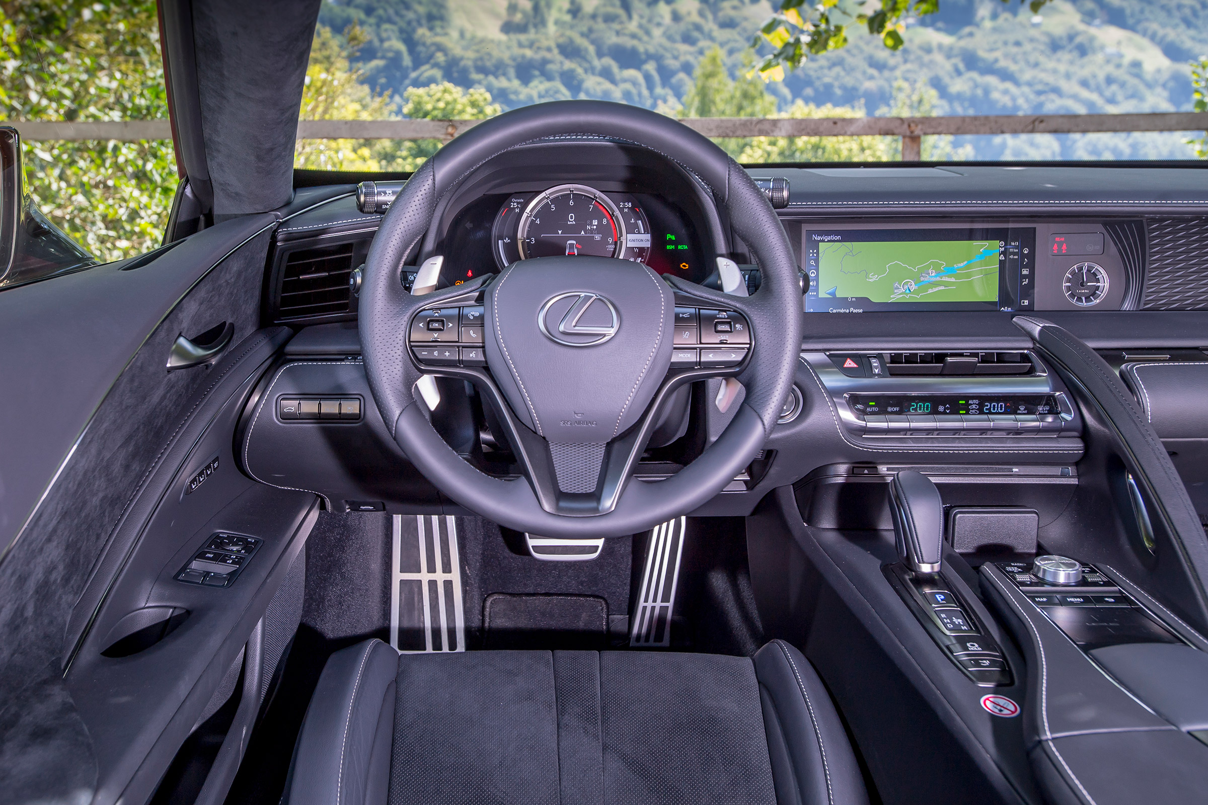 Lexus LC 500 - dash