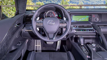 Lexus LC 500 - dash