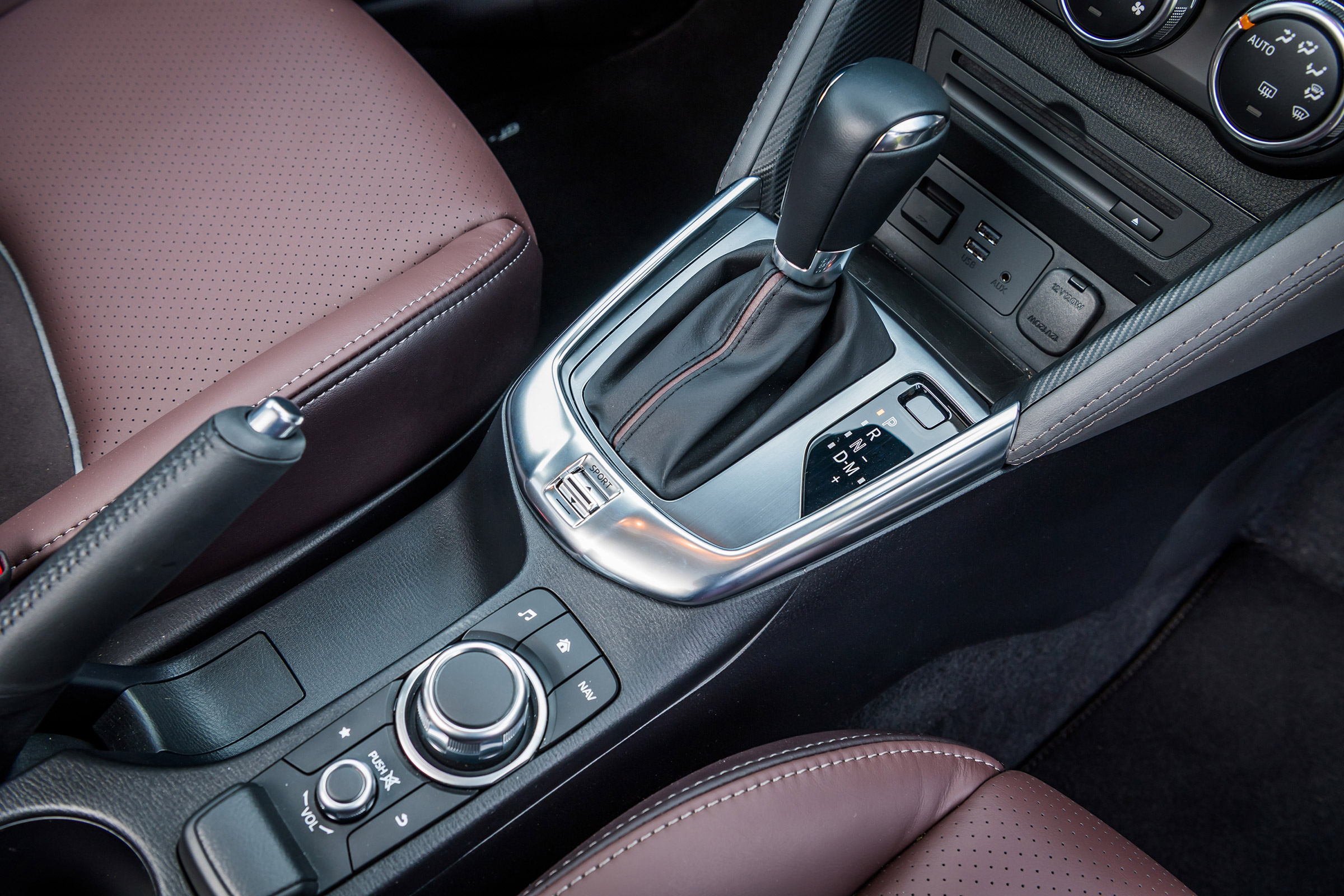Mazda CX-3 GT Sport - centre console