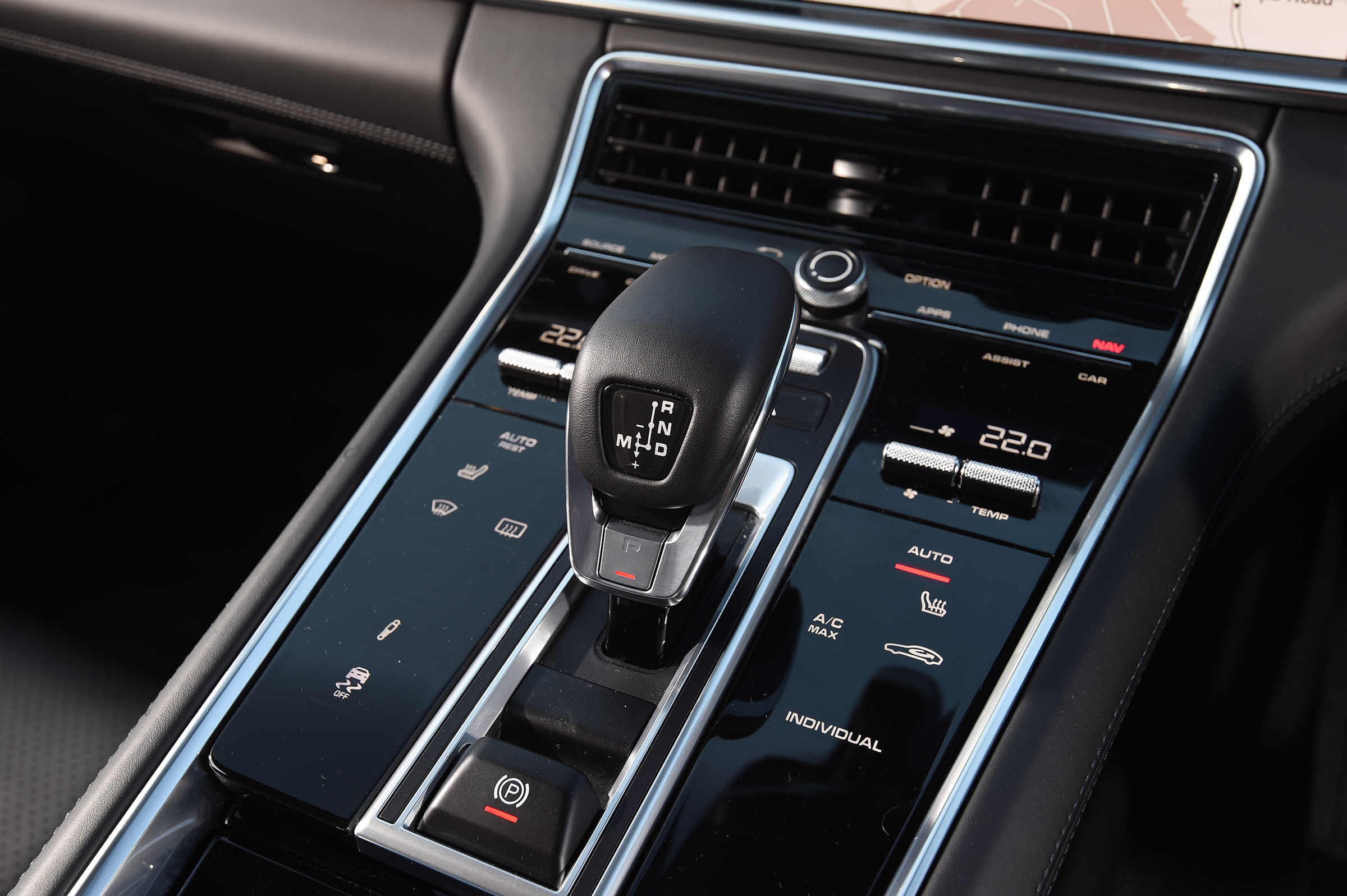 Porsche Panamera 4 E-Hybrid - centre console