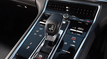 Porsche Panamera 4 E-Hybrid - centre console
