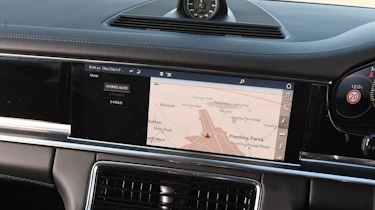 Porsche Panamera 4 E-Hybrid - sat-nav
