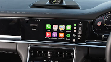 Porsche Panamera 4 E-Hybrid - Apple CarPlay