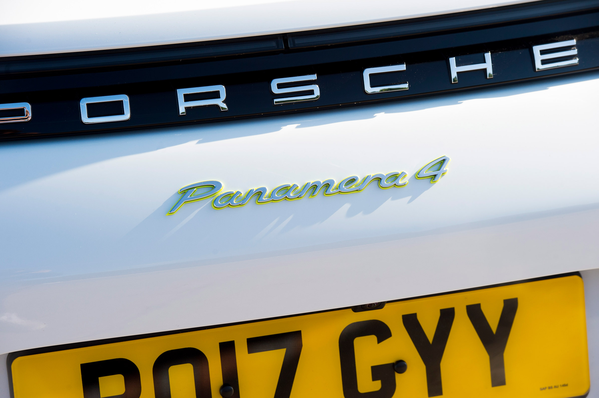 Porsche Panamera 4 E-Hybrid - Panamera 4 badge
