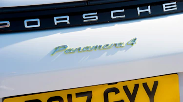 Porsche Panamera 4 E-Hybrid - Panamera 4 badge