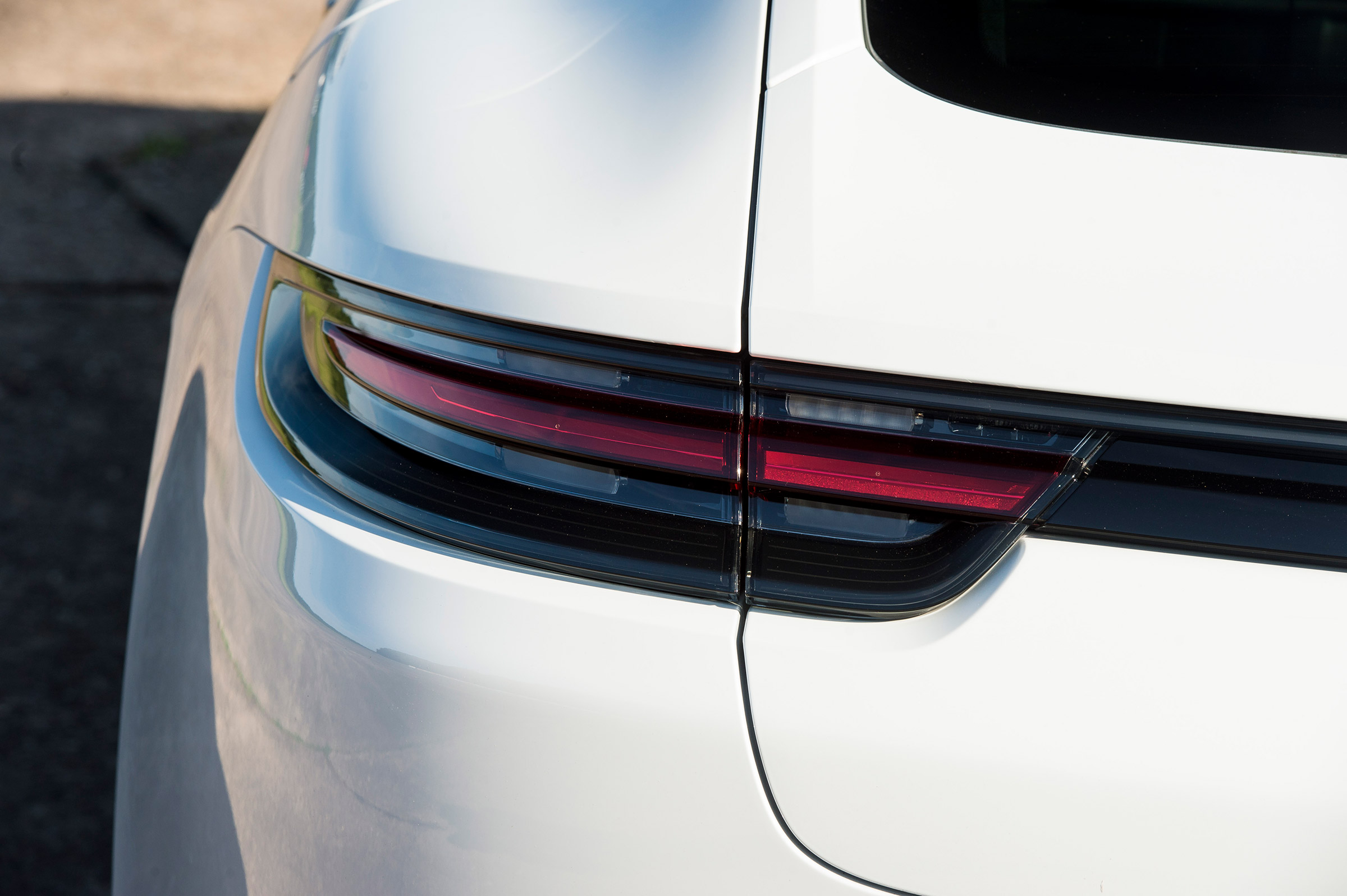 Porsche Panamera 4 E-Hybrid - rear light