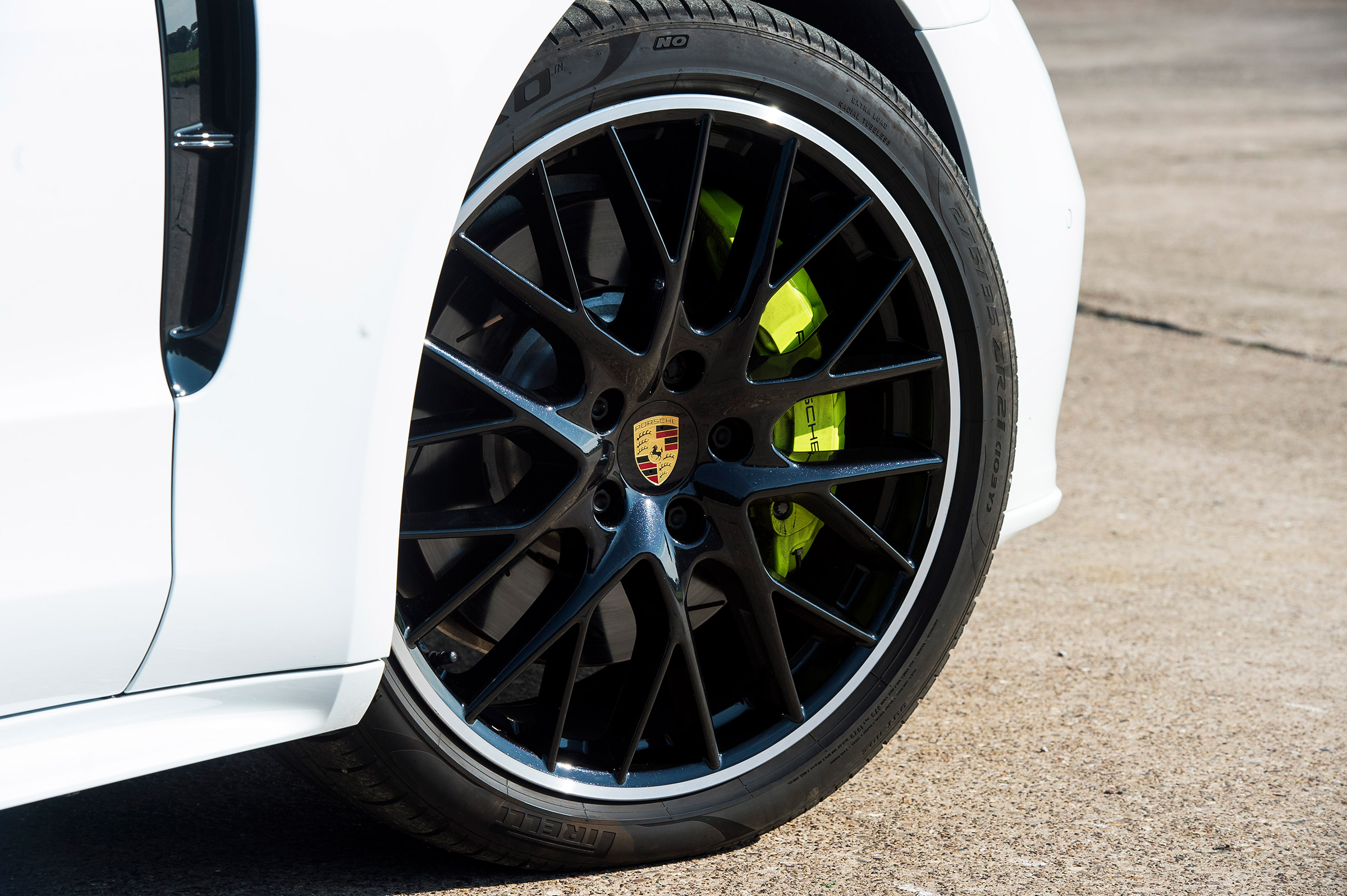 Porsche Panamera 4 E-Hybrid - wheel