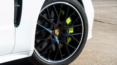 Porsche Panamera 4 E-Hybrid - wheel