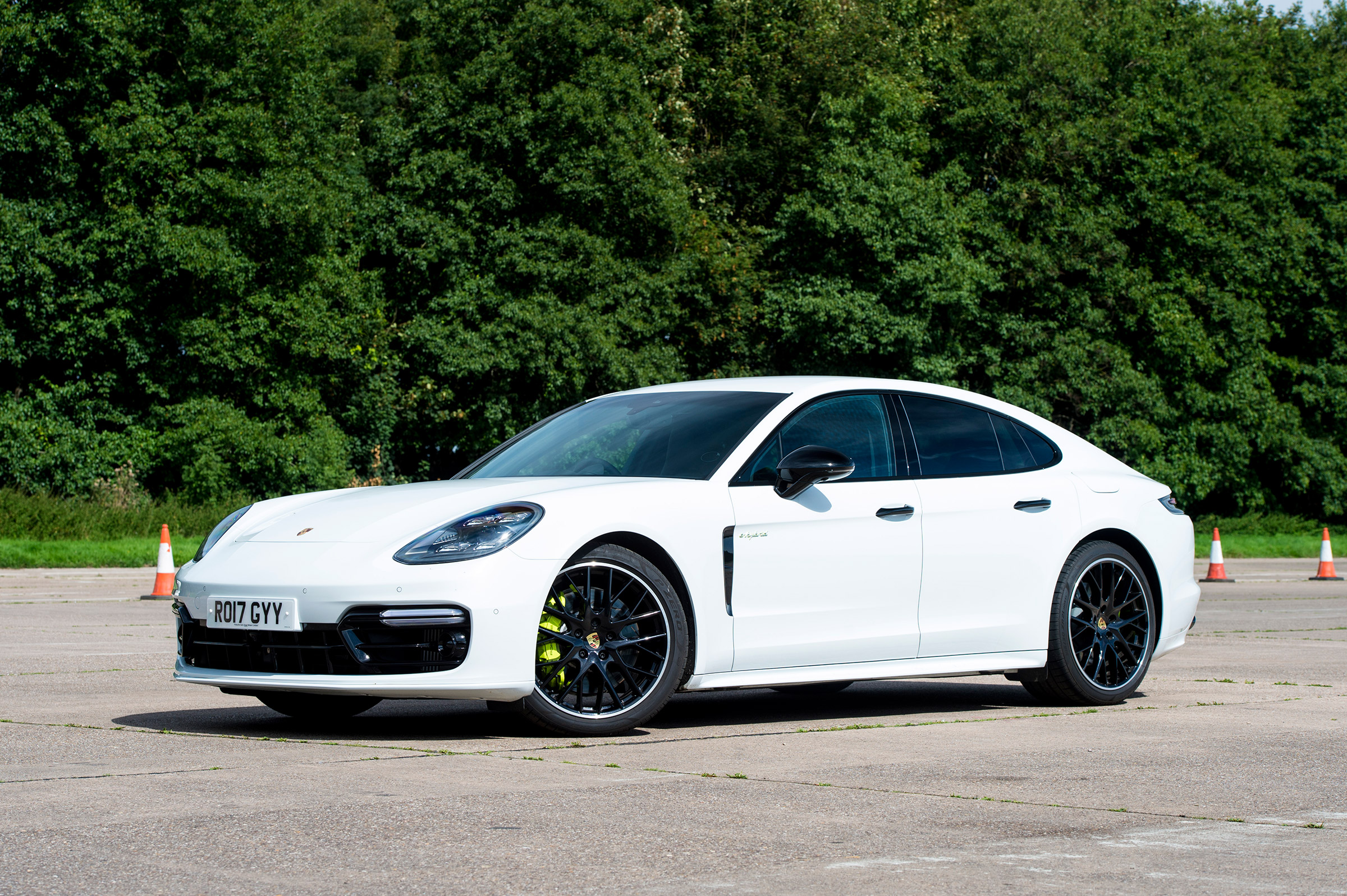 Porsche Panamera 4 E-Hybrid - front static