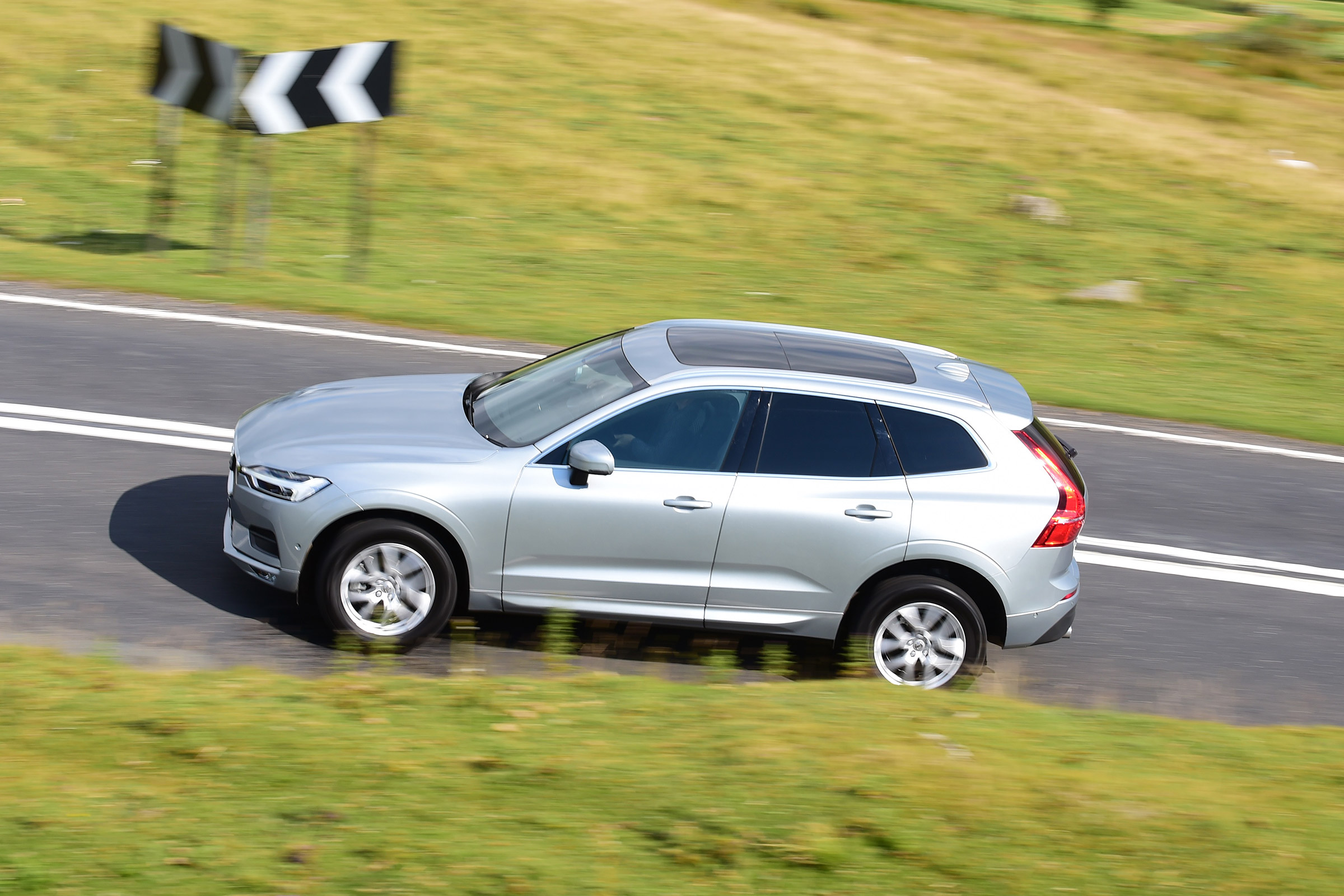 Volvo XC60 - side