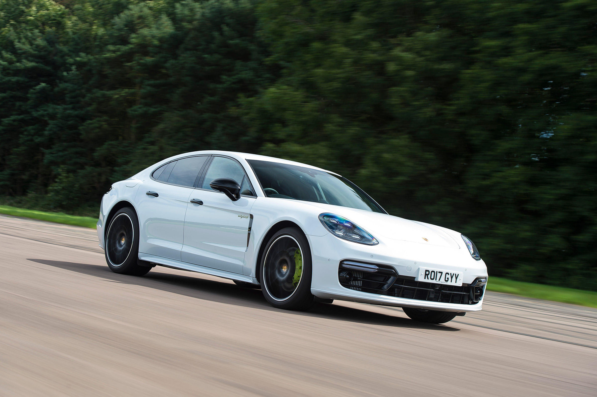 Porsche Panamera 4 E-Hybrid - front action