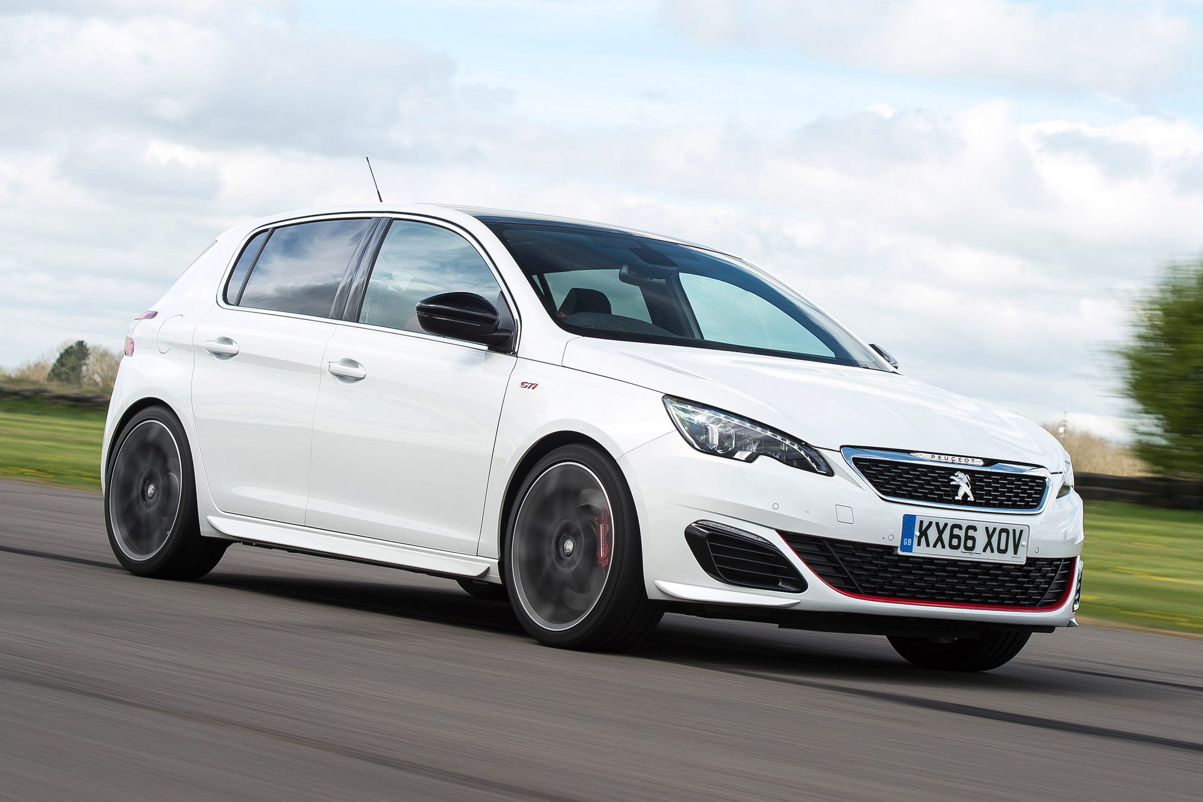 Peugeot 308 GTi - front