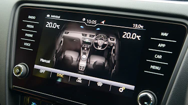 Skoda Octavia vRS 245 - infotainment