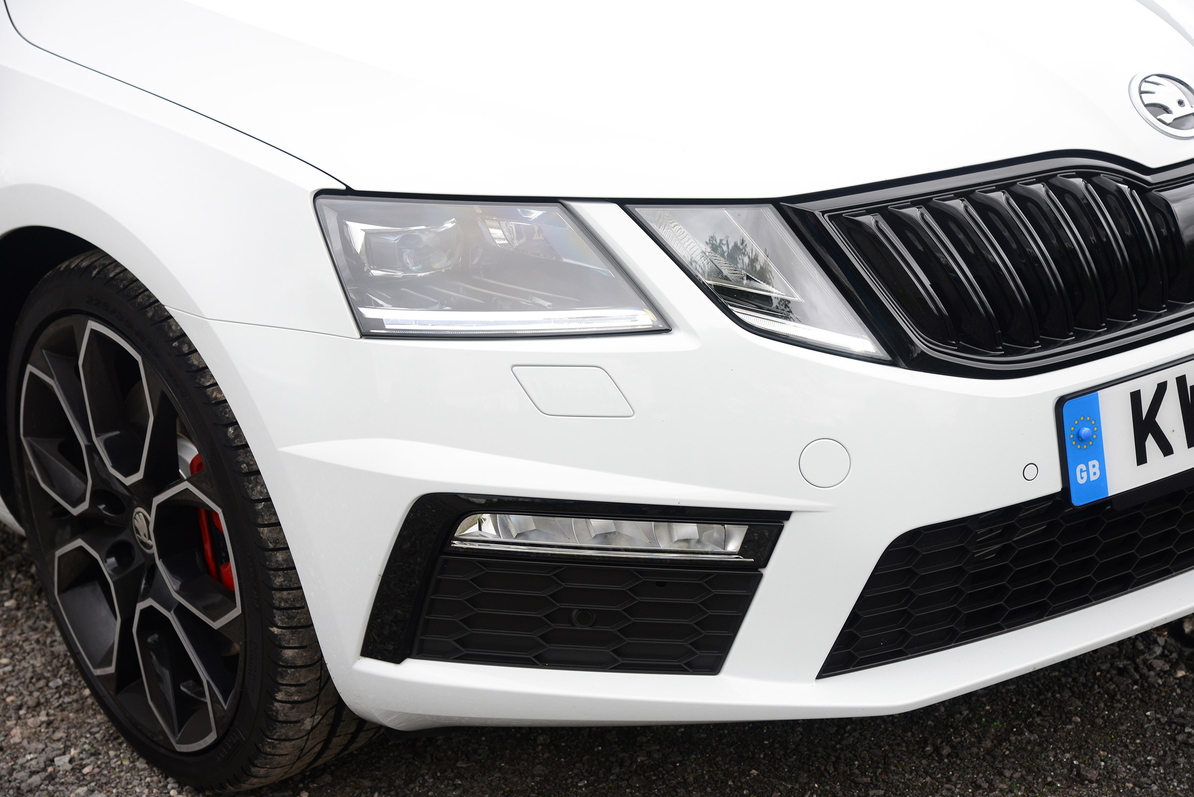 Skoda Octavia vRS 245 - front light