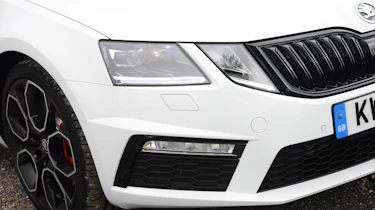Skoda Octavia vRS 245 - front light