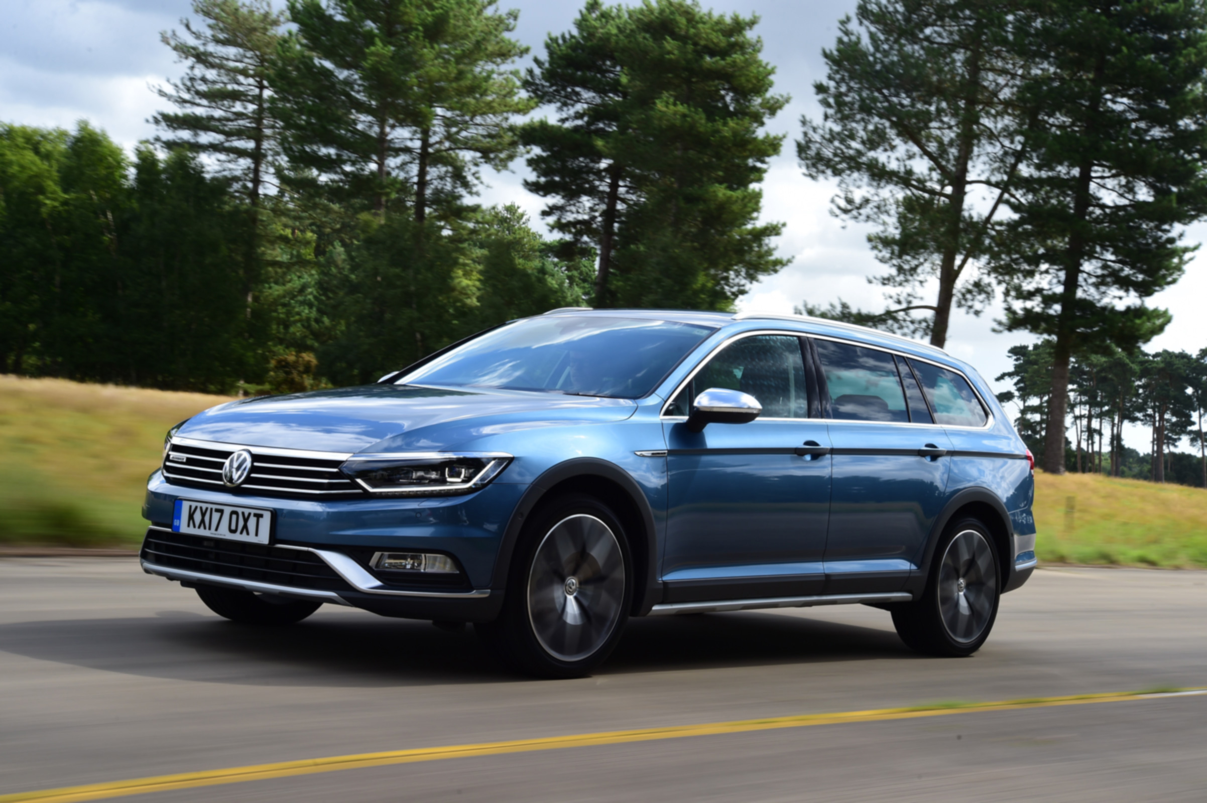 Volkswagen Passat Alltrack - front