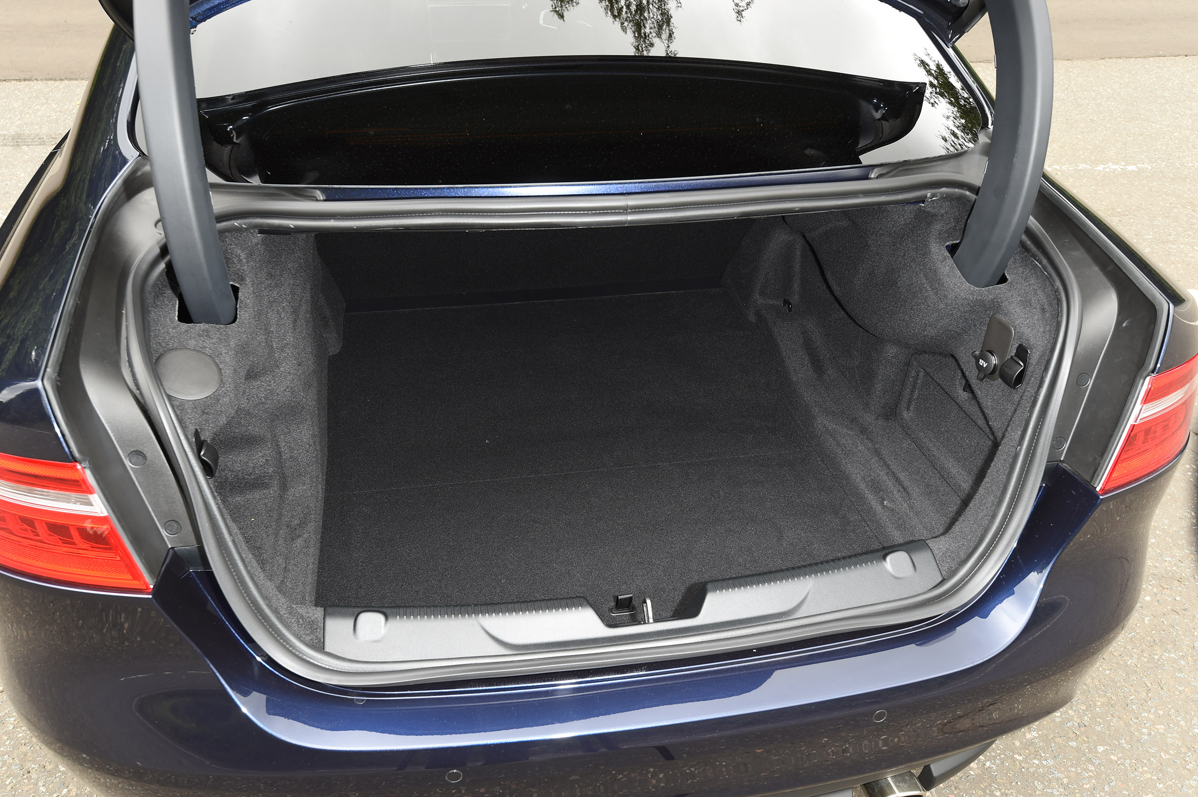 Jaguar XE 200PS - boot