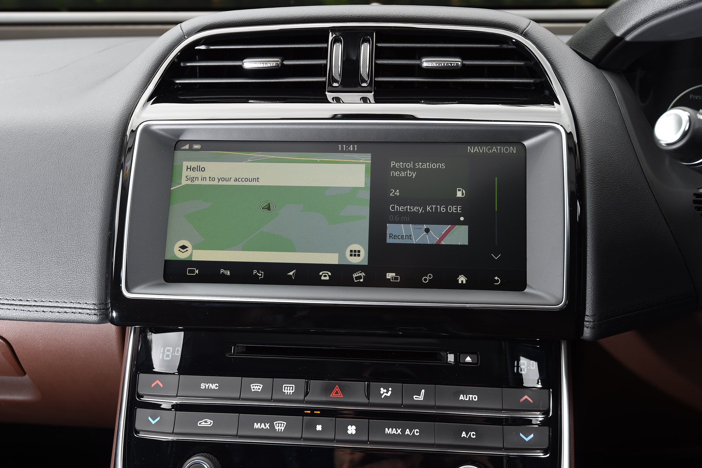 Jaguar XE 200PS - sat-nav