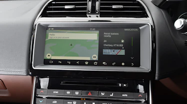 Jaguar XE 200PS - sat-nav