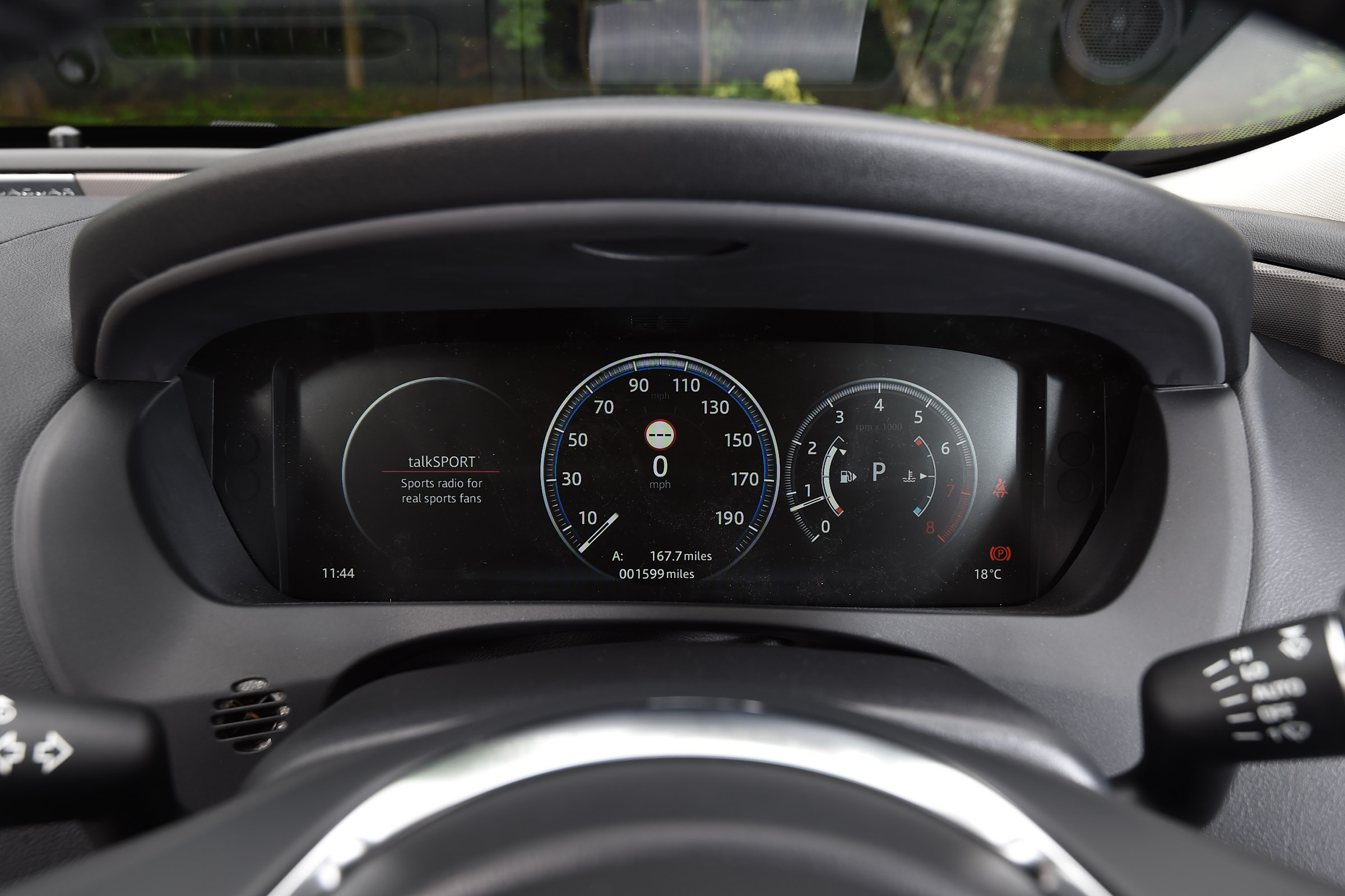 Jaguar XE 200PS - dials