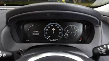 Jaguar XE 200PS - dials