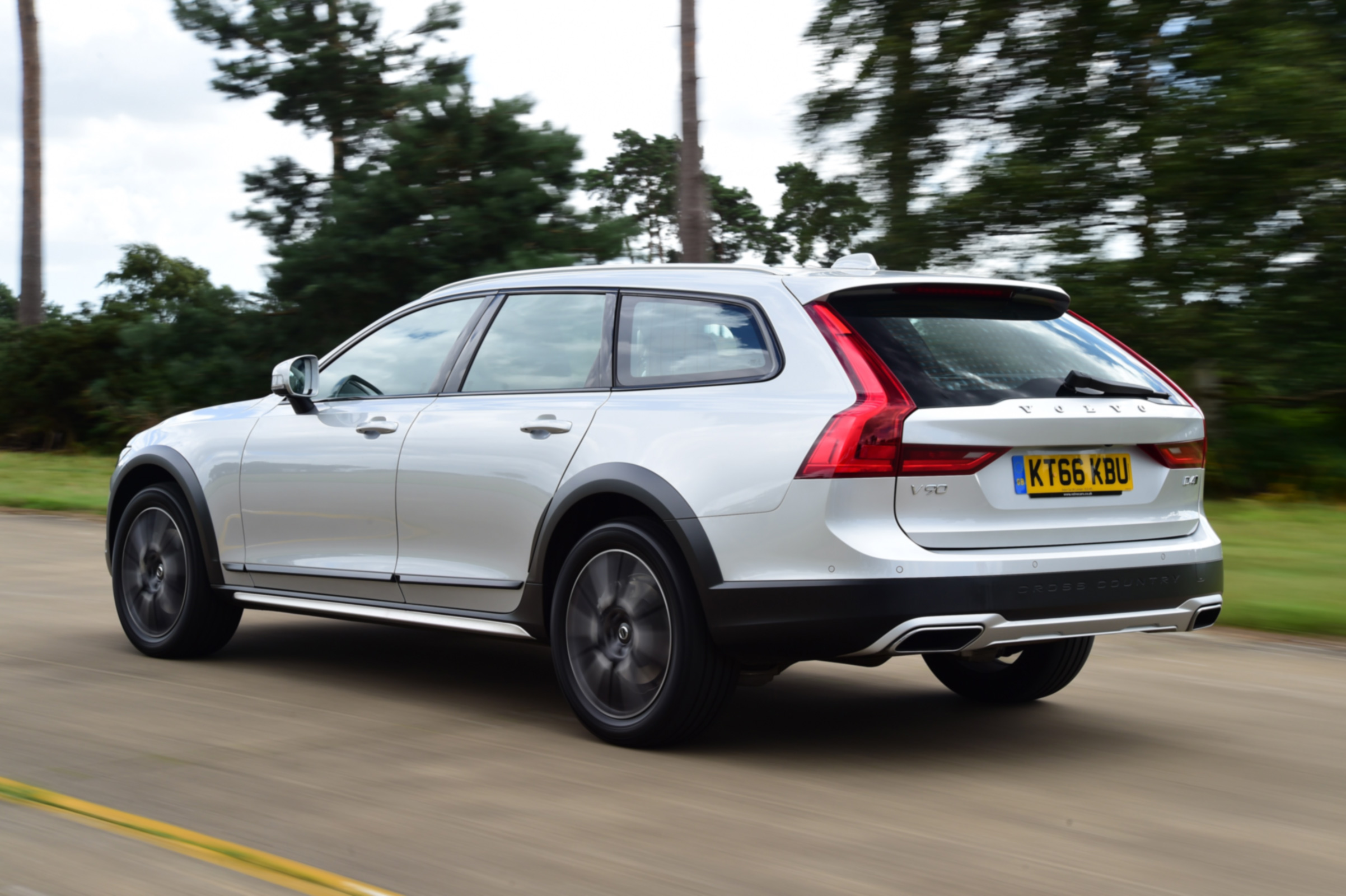 Volvo V90 Cross Country - rear left