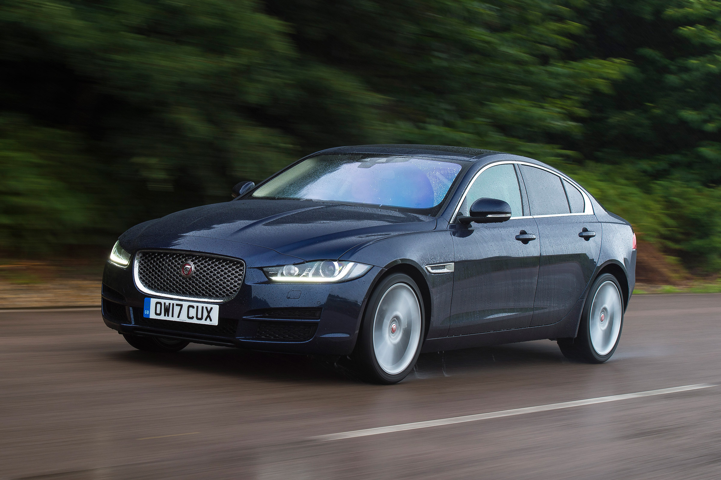Jaguar XE 200PS - front