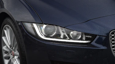 Jaguar XE 200PS - front light