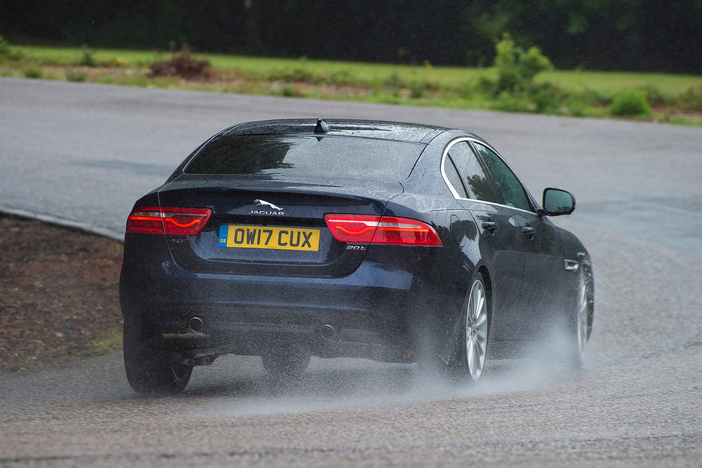 Jaguar XE 200PS - rear cornering