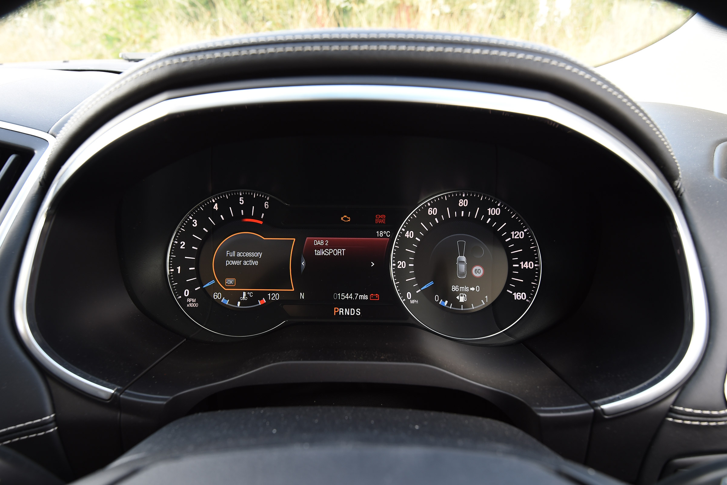 Ford Edge Vignale - dials