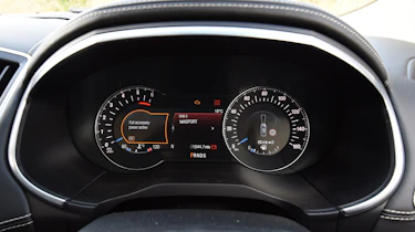 Ford Edge Vignale - dials