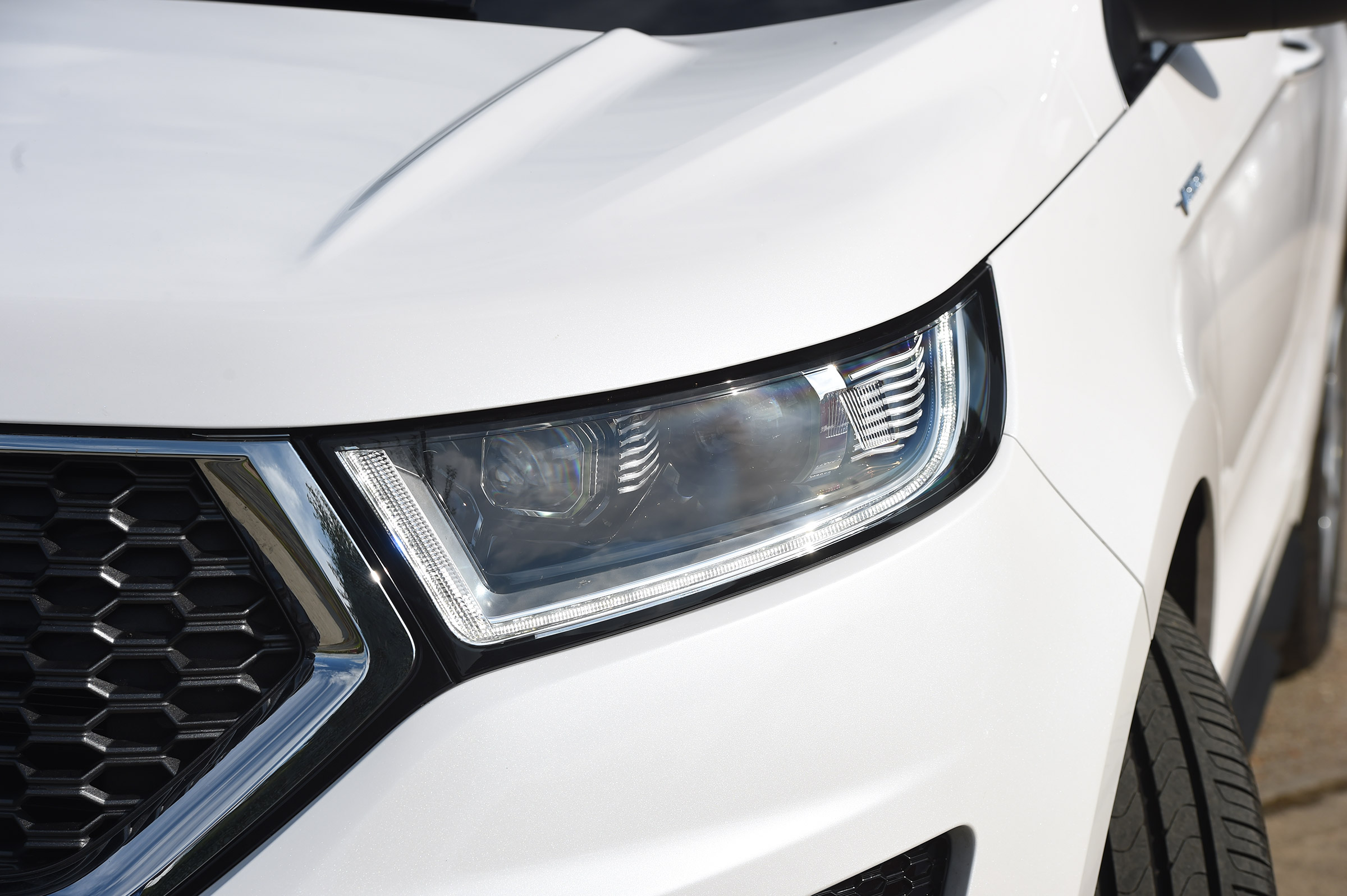 Ford Edge Vignale - front light