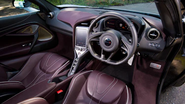 McLaren 720S - dash