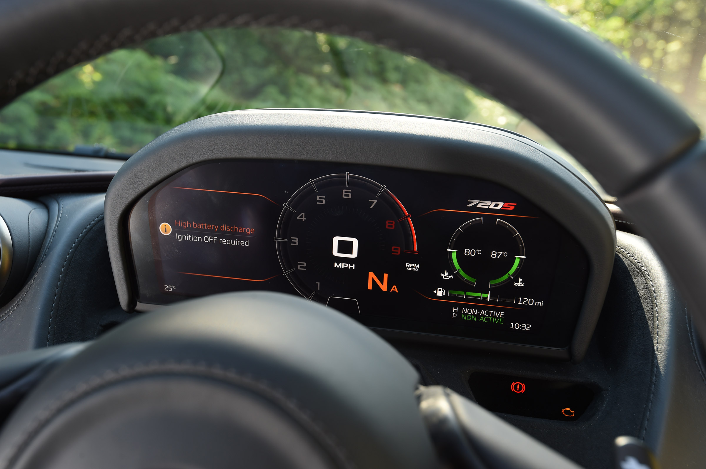 McLaren 720S - dials