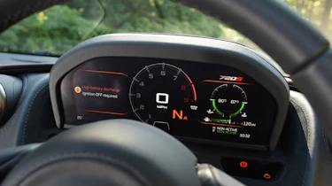 McLaren 720S - dials