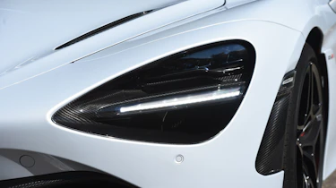 McLaren 720S - front light