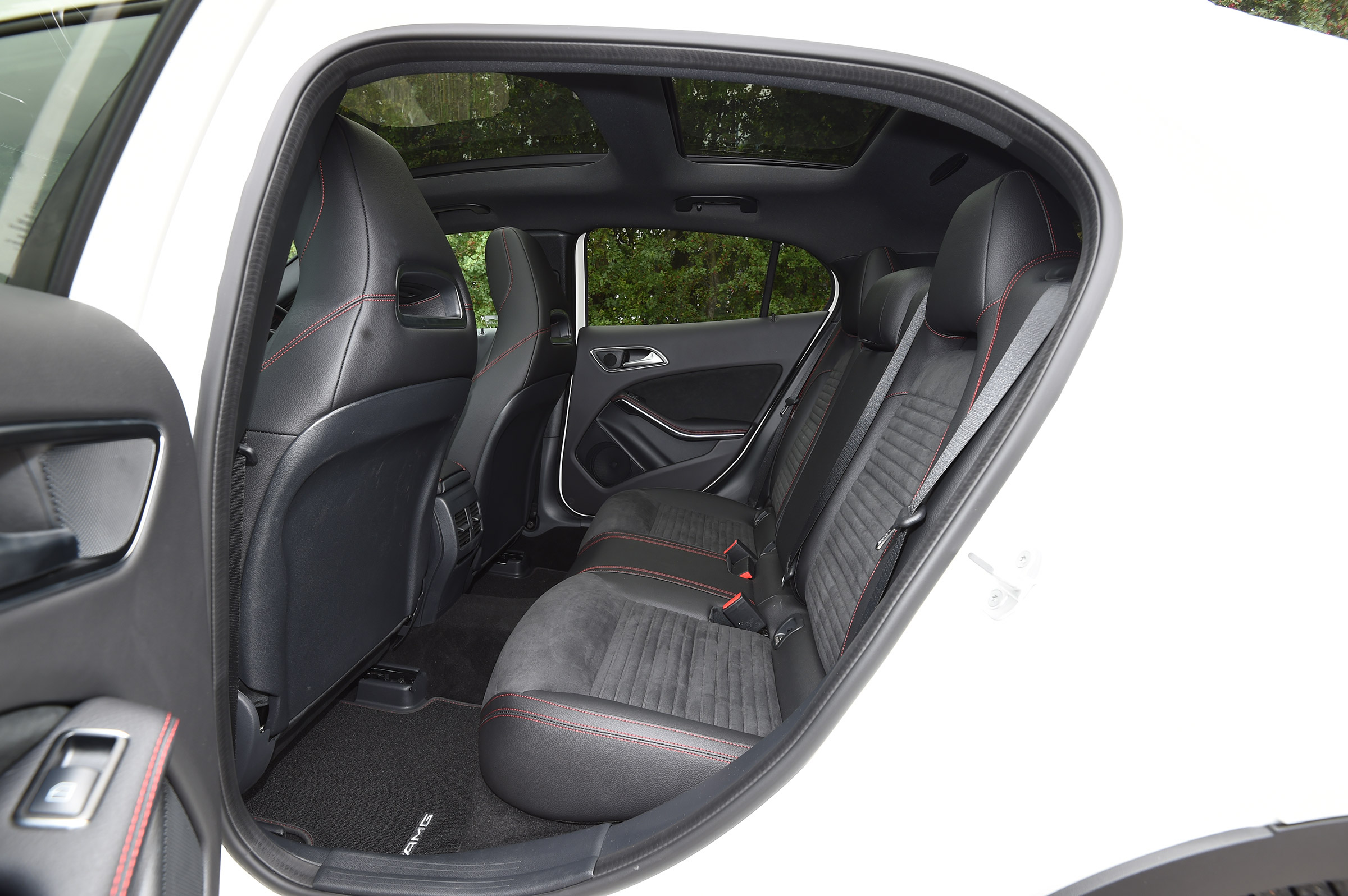 Mercedes GLA facelift - rear seats