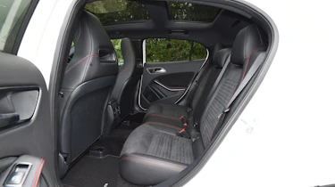 Mercedes GLA facelift - rear seats