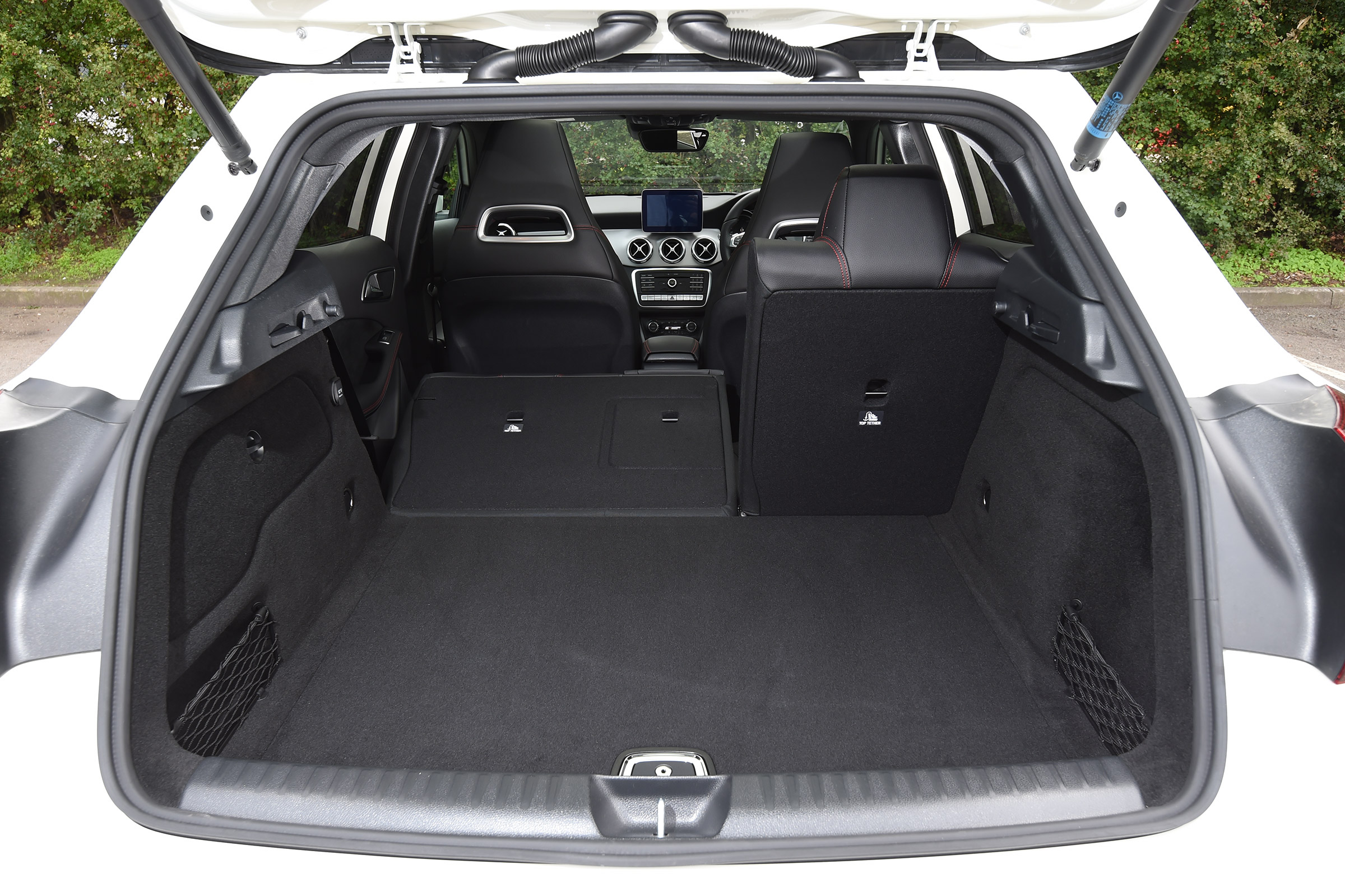 Mercedes GLA facelift - boot
