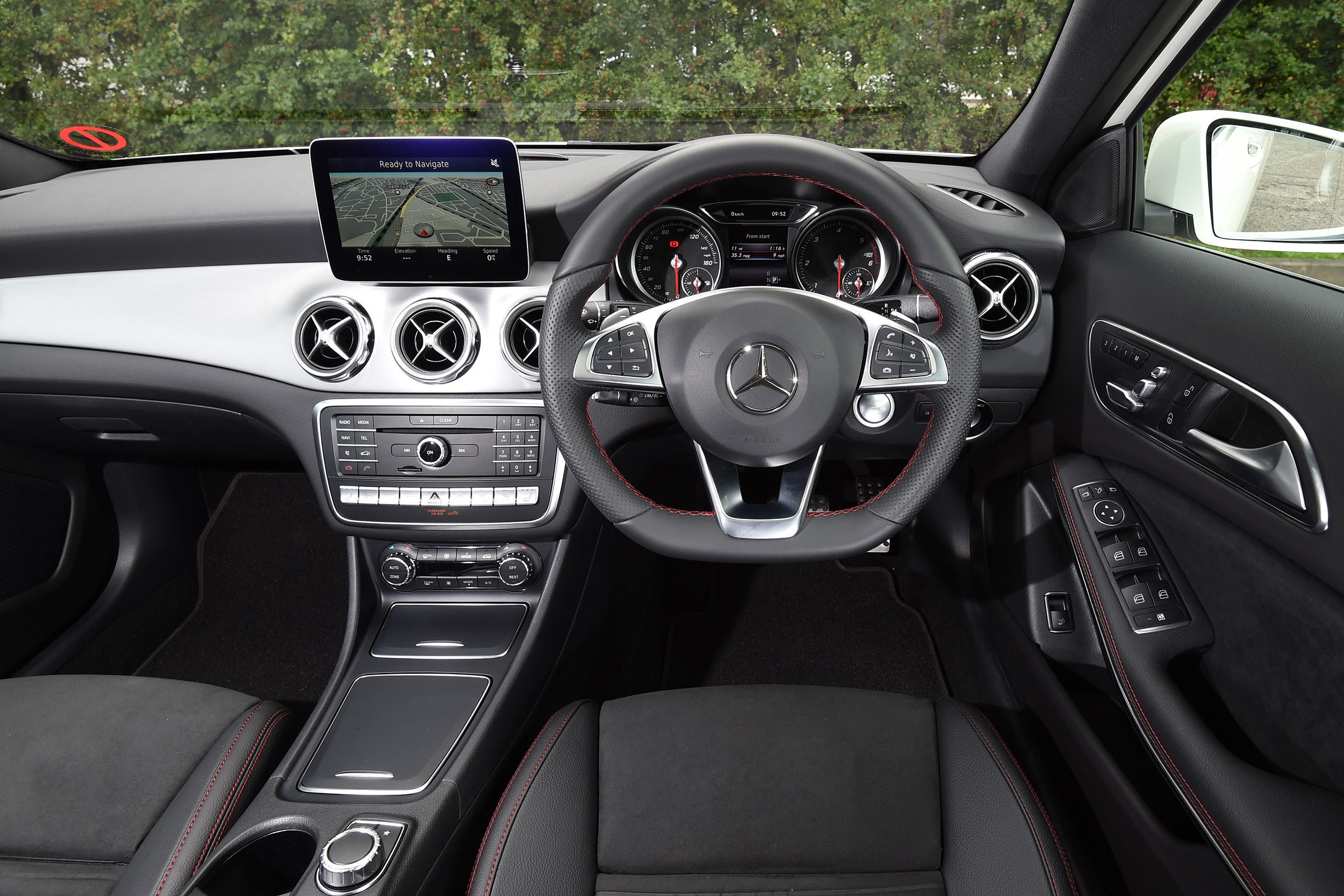 Mercedes GLA facelift - dash