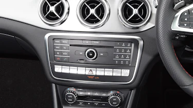 Mercedes GLA facelift - centre console