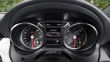 Mercedes GLA facelift - dials