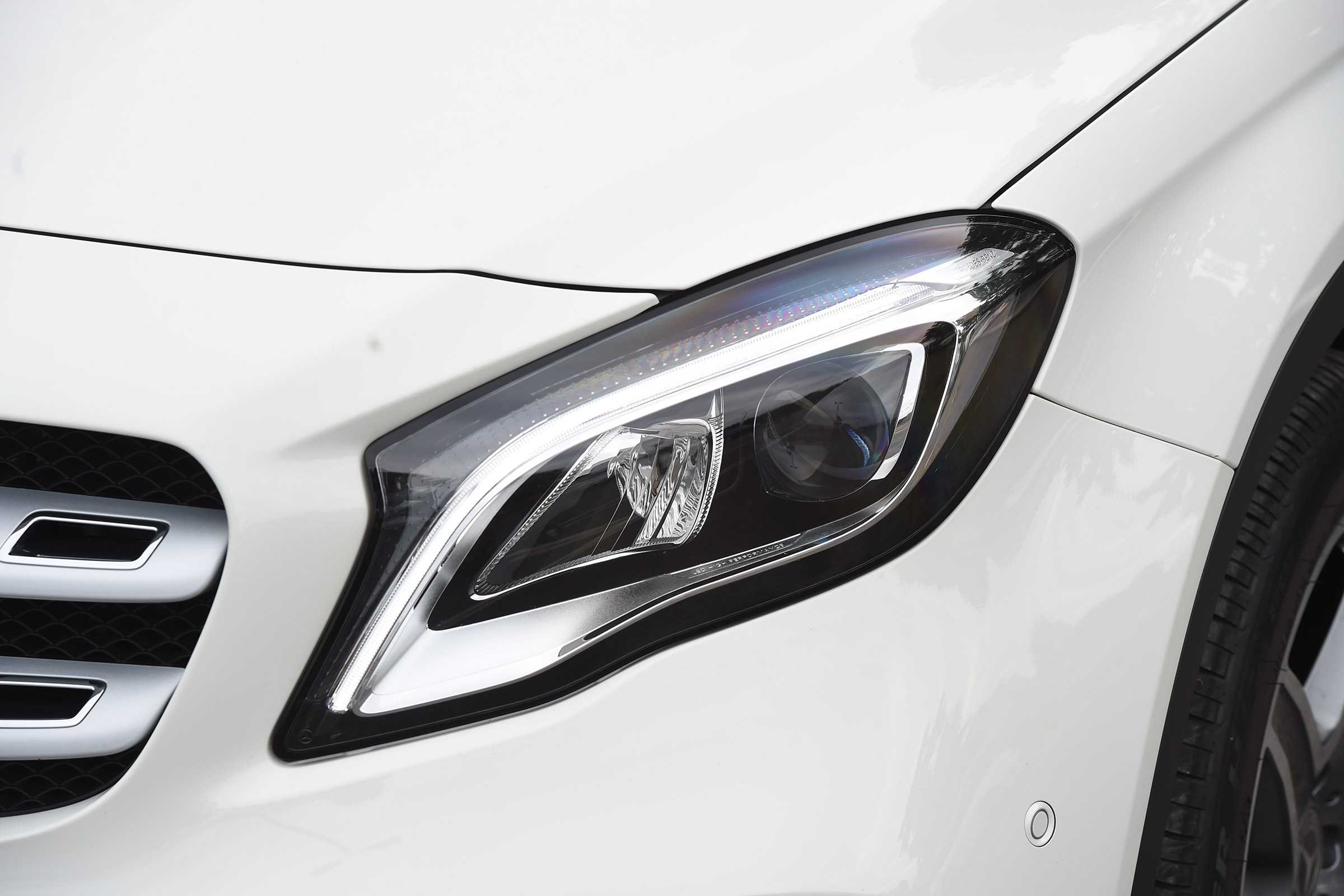 Mercedes GLA facelift - front light