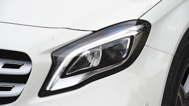 Mercedes GLA facelift - front light