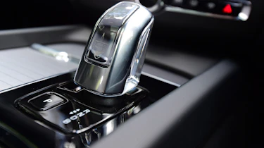 Volvo XC60 T8 - transmission