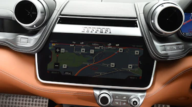 Ferrari GTC4 Lusso - sat-nav