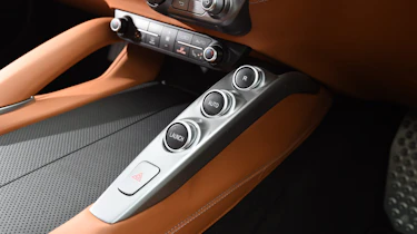 Ferrari GTC4 Lusso - centre console