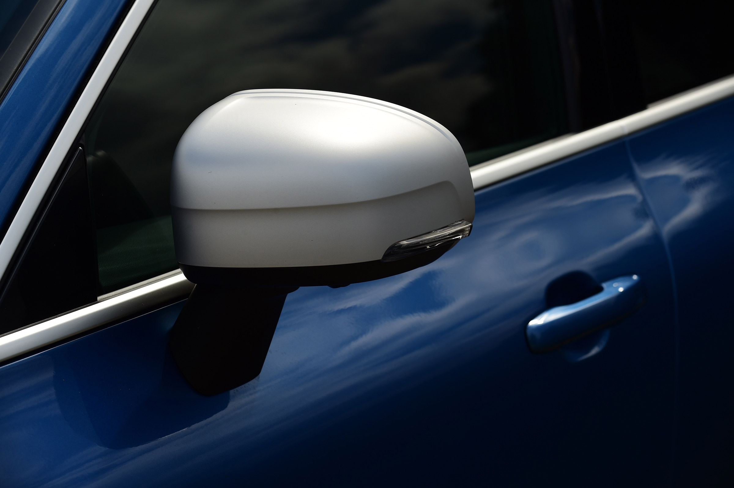 Volvo XC60 T8 - wing mirror