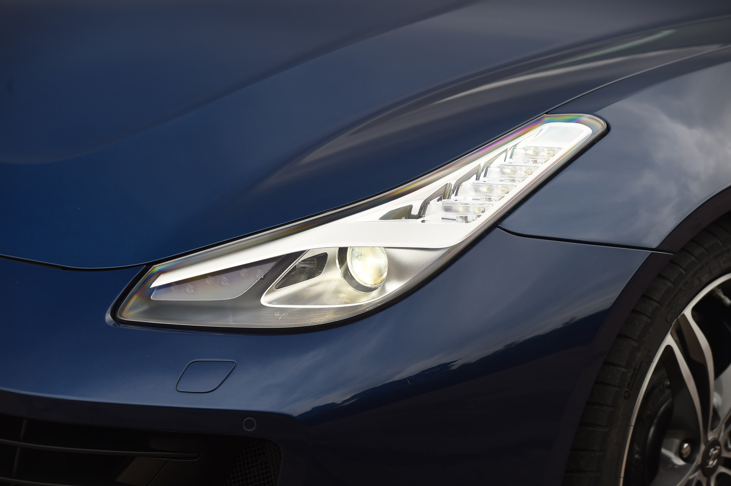 Ferrari GTC4 Lusso - front light