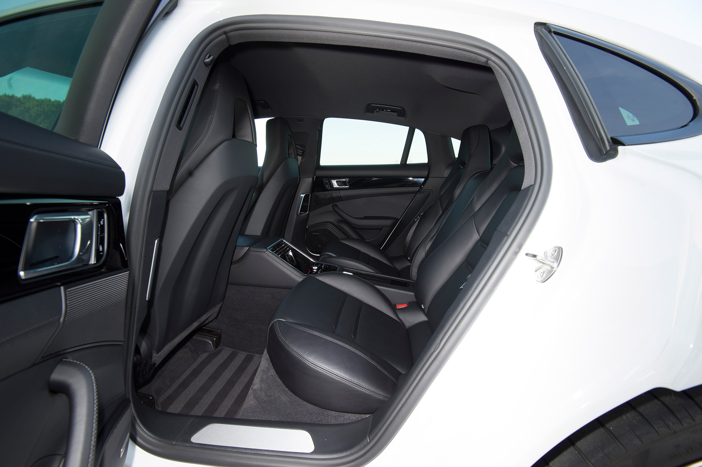 Porsche Panamera 4 E-Hybrid - rear seats
